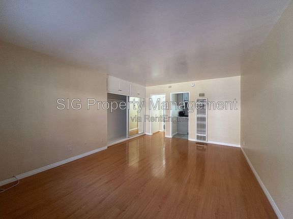 2nd image of 526 E Windsor Rd #4