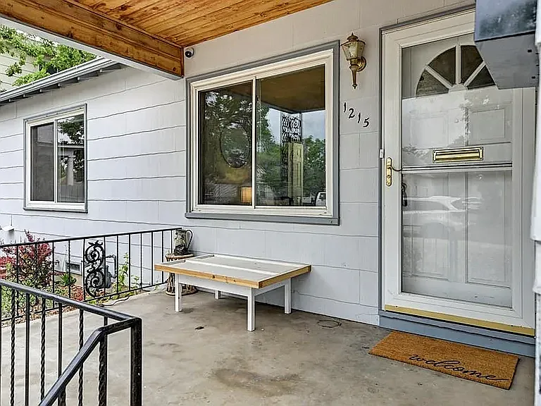 1215 Berkley Ave — Photo 7