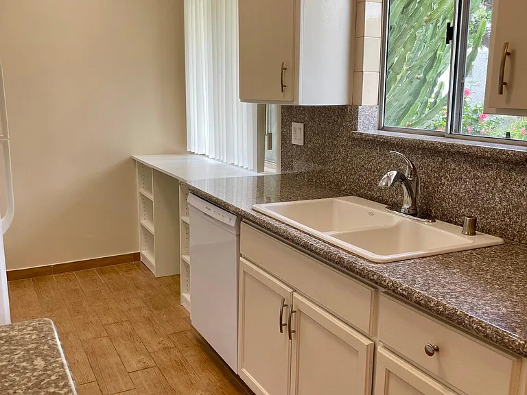 1040 N Laurel Ave #1 — Photo 9