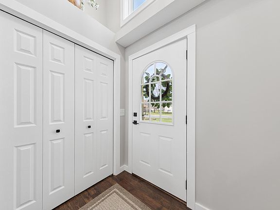 5th image of 4028 Aspen Cir S