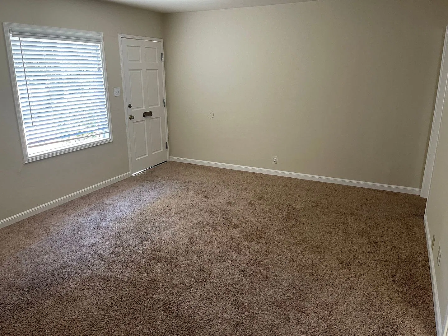 Charming 3-Bedroom Home with a Spacious Backyard — Photo 4