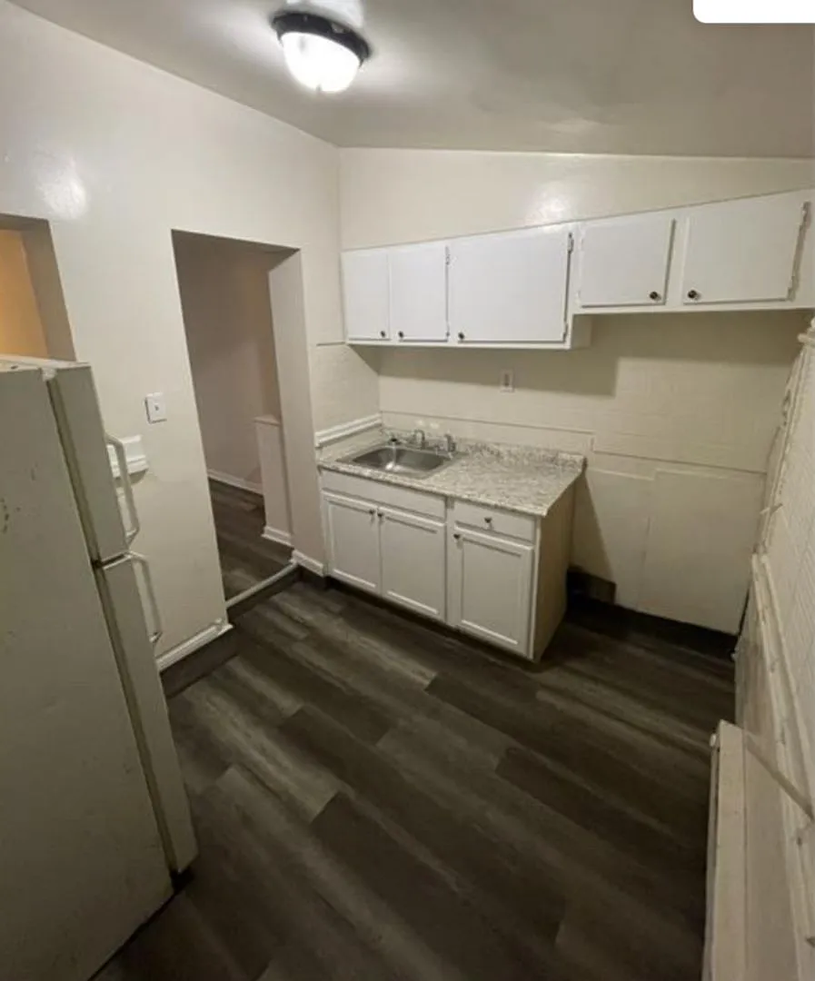 2 Bedroom House for Rent — Photo 2