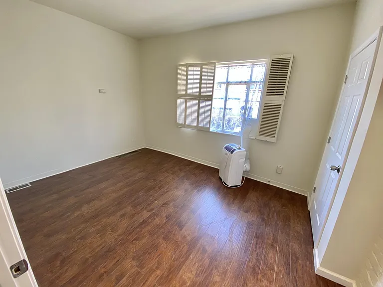5801 Walnut St #1 — Photo 11