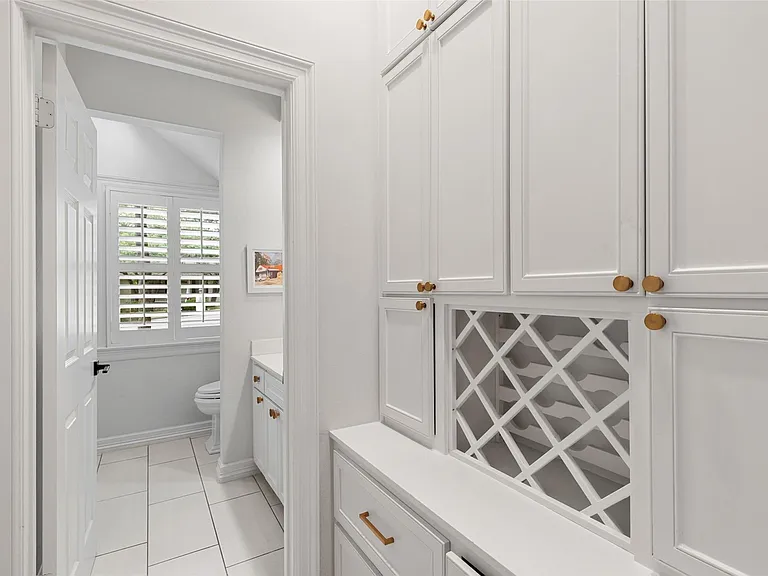 2922 Thousand Oaks Dr — Photo 13