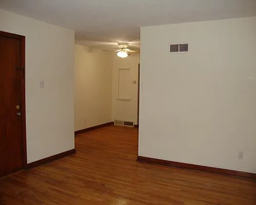 3918 Jamieson Ave #1F — Photo 5