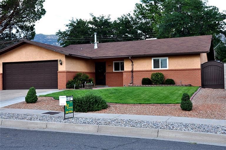 1st image of 808 Marie Park Dr NE