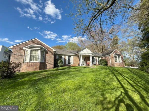 217 W County Line Rd, Huntingdon Valley, PA 19006