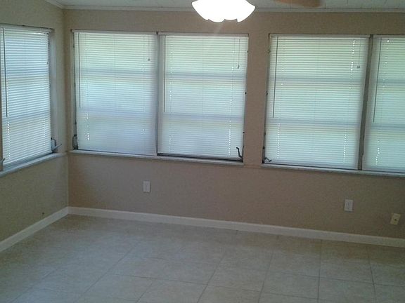 4th image of 1379 Rockhill St