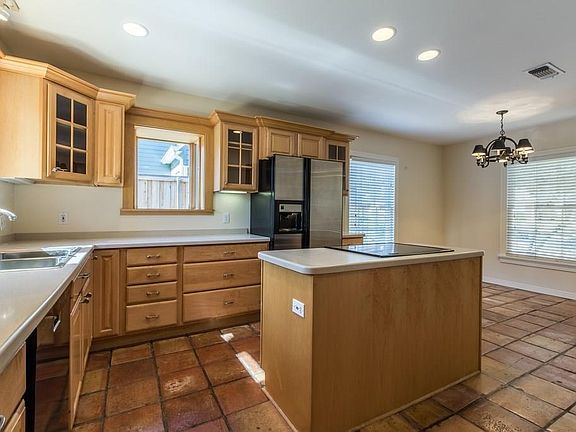 4th image of 4211 Birchman Ave