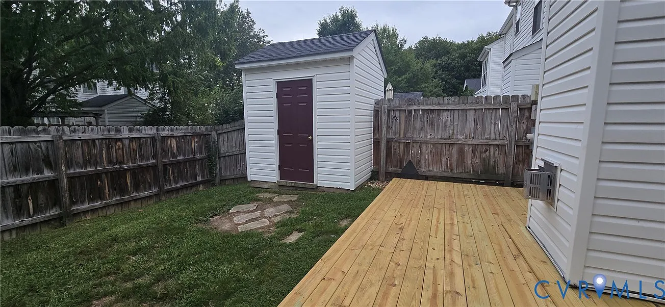 3 bed, 2.5 bath, 1452 sqft, $2,100 — Photo 3