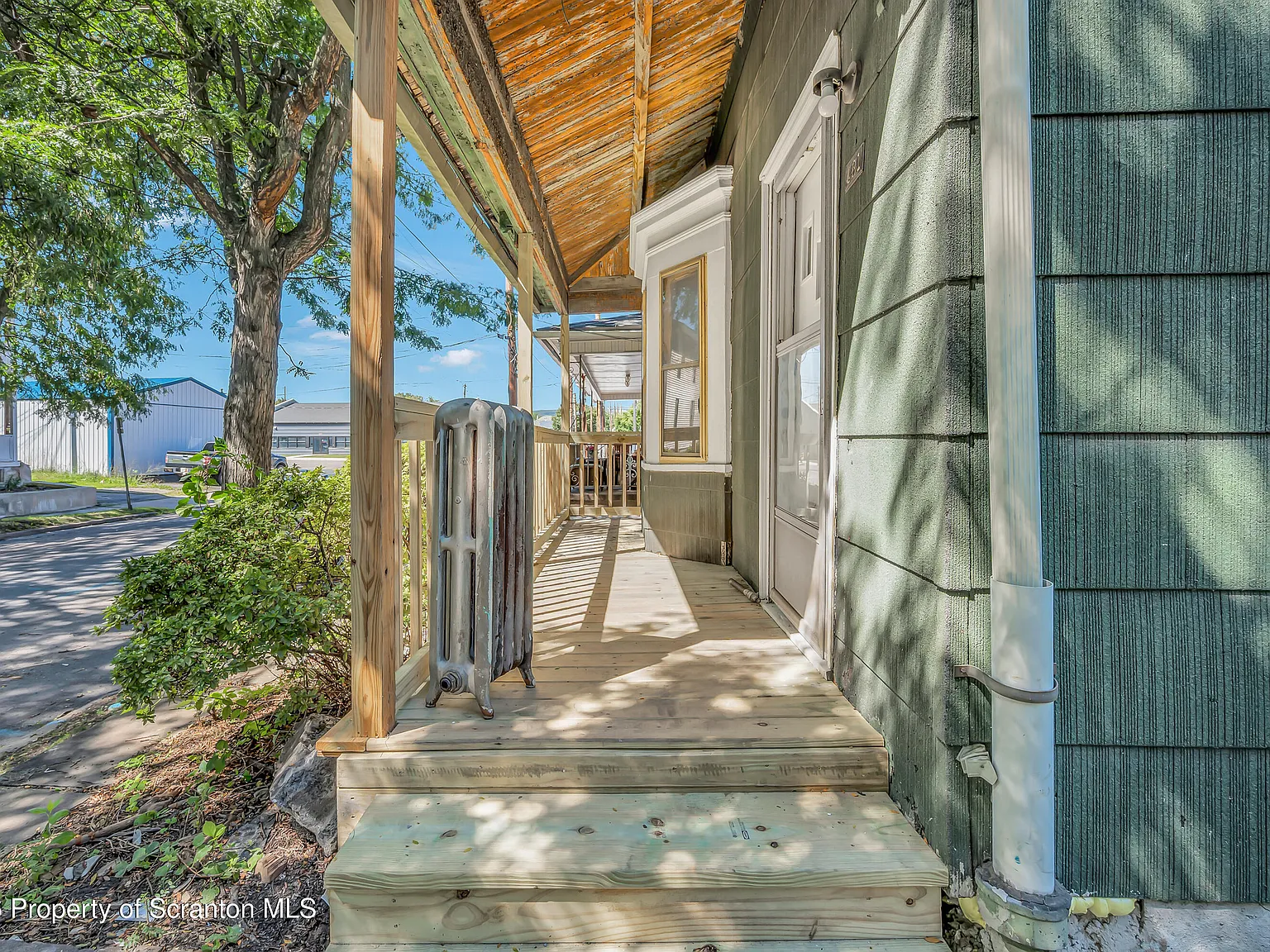 3 bed, 1.0 bath, 1398 sqft, $1,650 — Photo 4