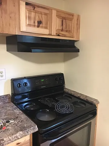 Stove (drip pans will be included, they aren't in the photo - sorry!)