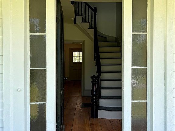 2nd image of 831 Lexington Rd