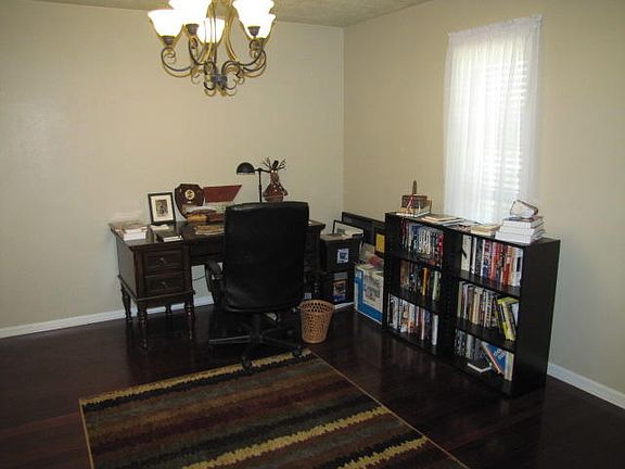 5th image of 225 Delia Dr
