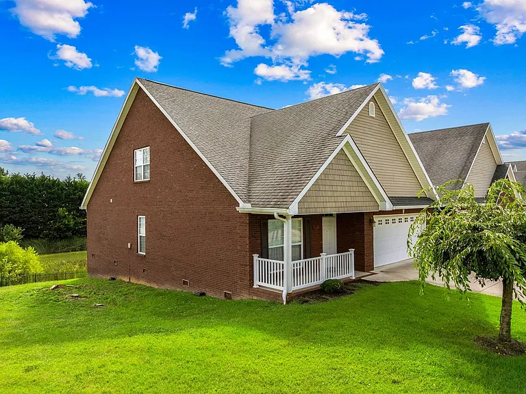 3471 Walden Dr — Photo 3