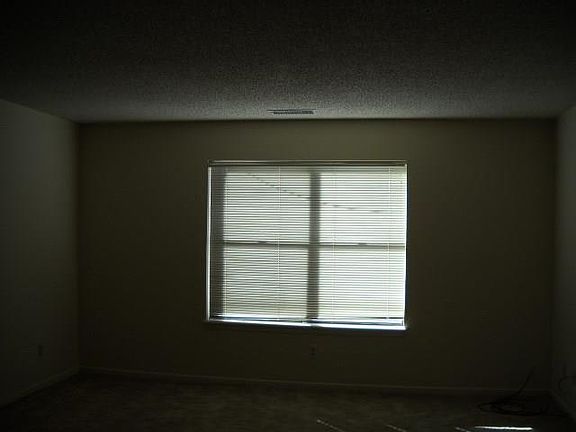 4th image of 588 Scotland Ct