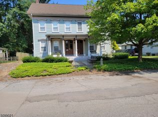 131 4th St #B, Belvidere, NJ 07823