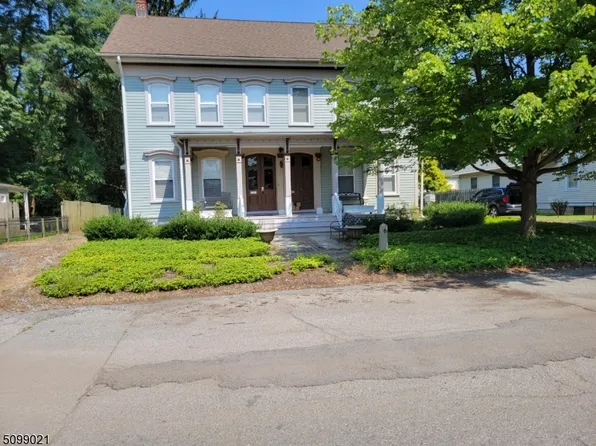 131 4th St #B, Belvidere, NJ 07823