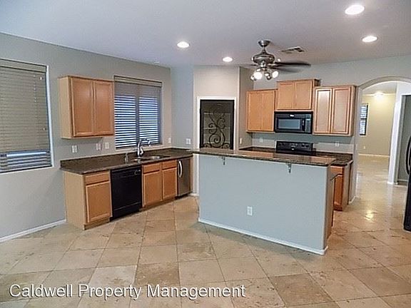 3rd image of 3824 E Parkview Dr