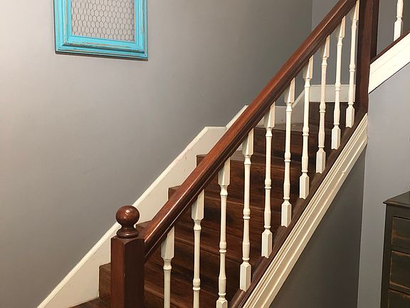 3rd image of 110 Greenbriar Cir