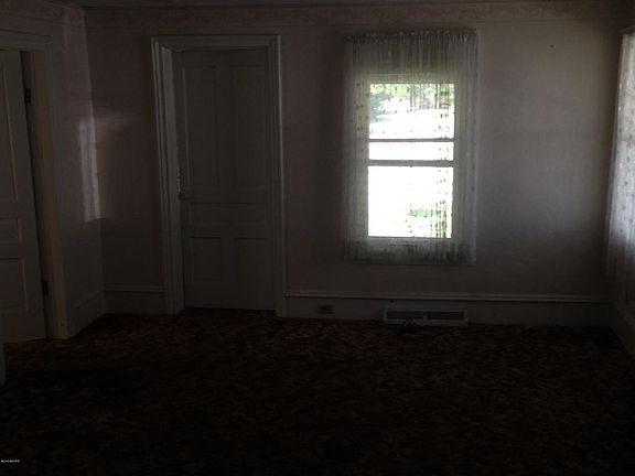 3rd image of 155 W Cross St