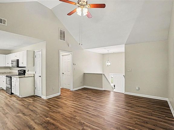 4th image of 120 Beaverdam Ct