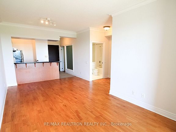 4th image of 1 Clairtrell Rd Unit 808