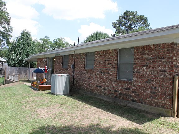 4th image of 106 Davis Ln