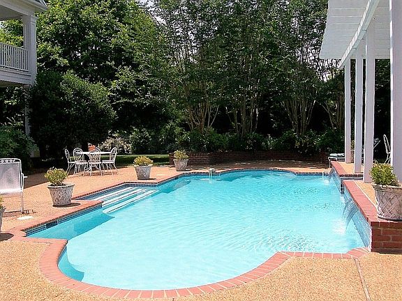 3rd image of 3243 N Hill Dr