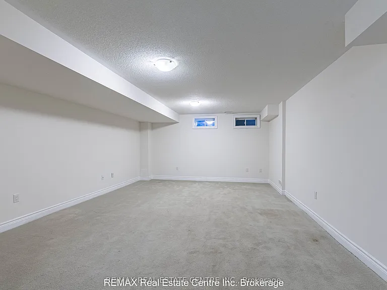 27 Lady Evelyn Cres — Photo 39