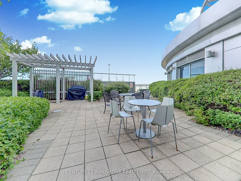 36 Lee Centre Dr #Townhouse 307 — Photo 35