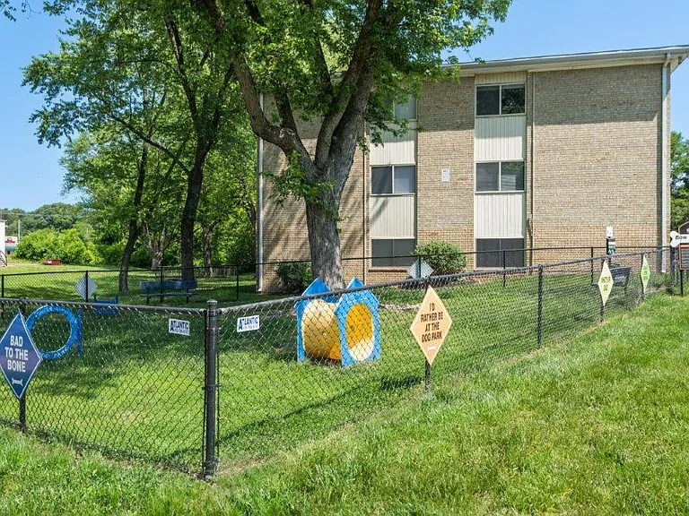 Glen Mar Apartment Homes — Photo 11