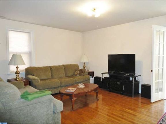 4th image of 1309 Cedar St
