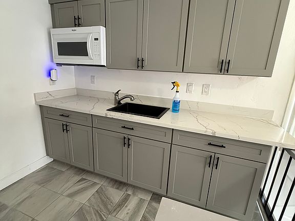 2nd image of 452 N 15th St