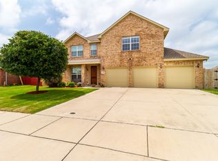 203 Stable Dr, Waxahachie, TX 75165