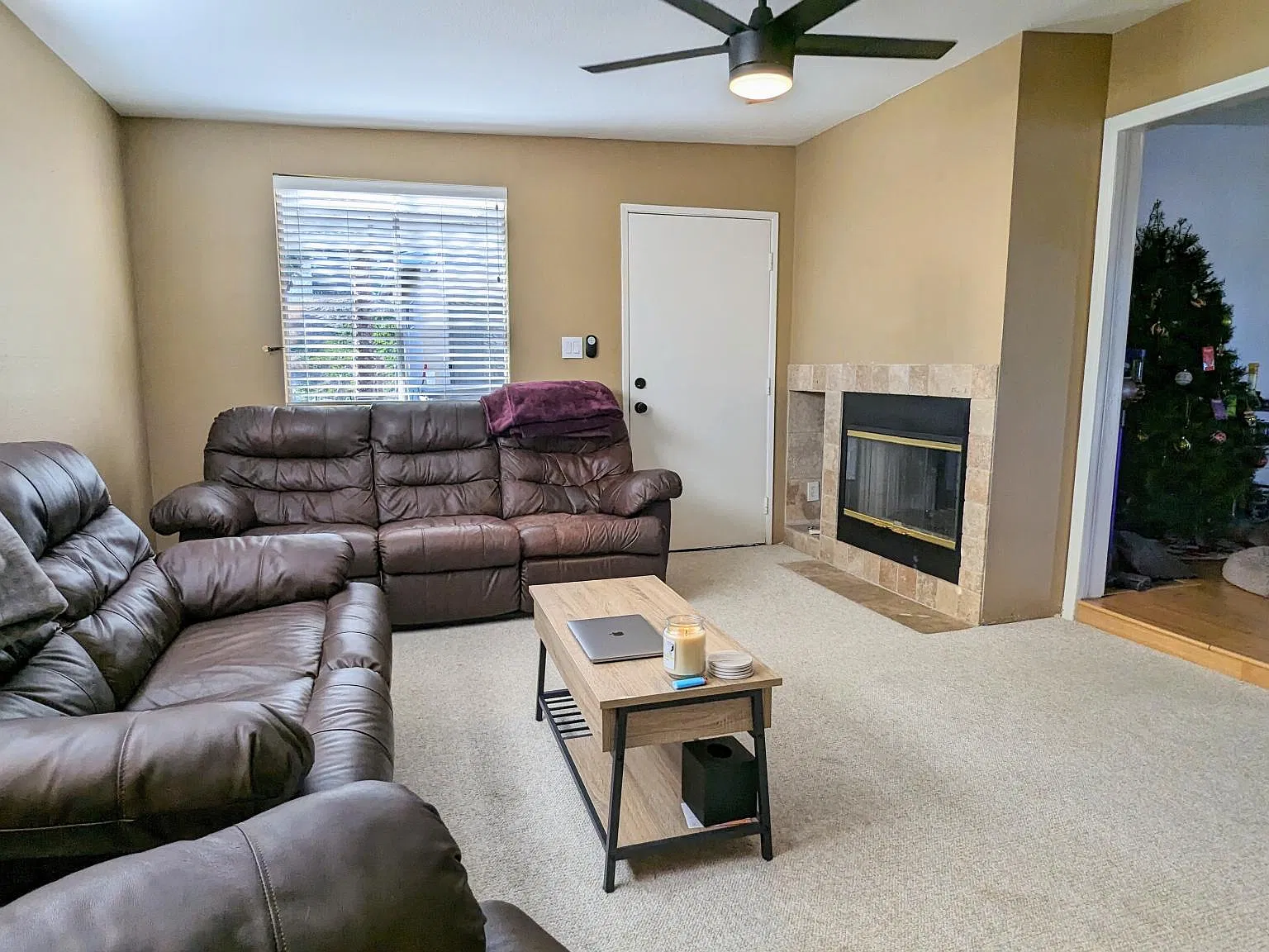 3 bed, 2.5 bath, 1800 sqft, $1,600 — Photo 2