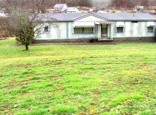 296 Strawberry Rd, Saint Albans, WV 25177