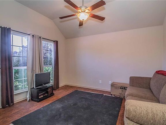 4th image of 5048 Holliday Dr