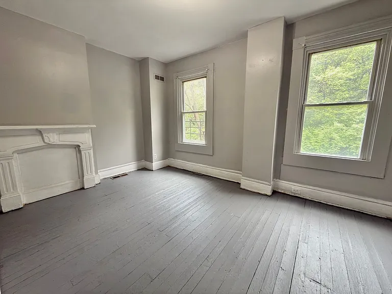 2271 Vine St — Photo 17