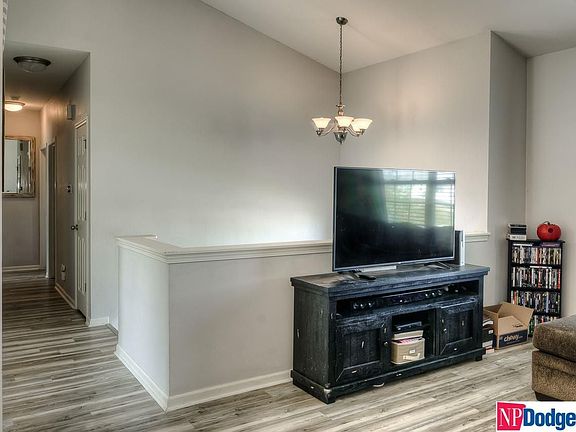 4th image of 2303 Lakewood Dr
