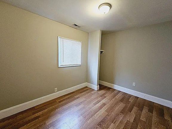 4th image of 18484 Greenlawn St