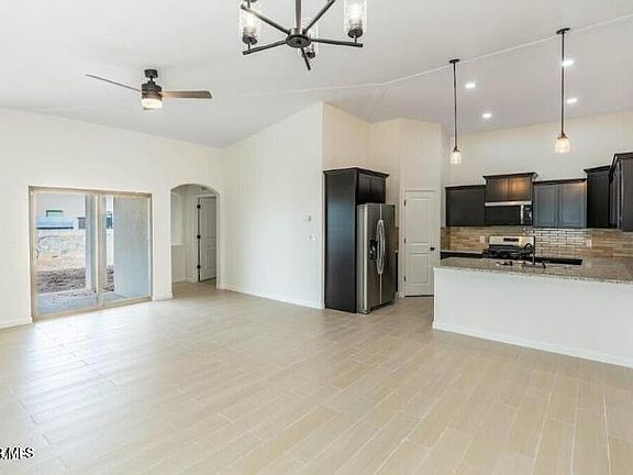3rd image of 916 Gulf Streams Ave
