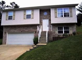 114 Middle Coach Rd, Hurricane, WV 25526