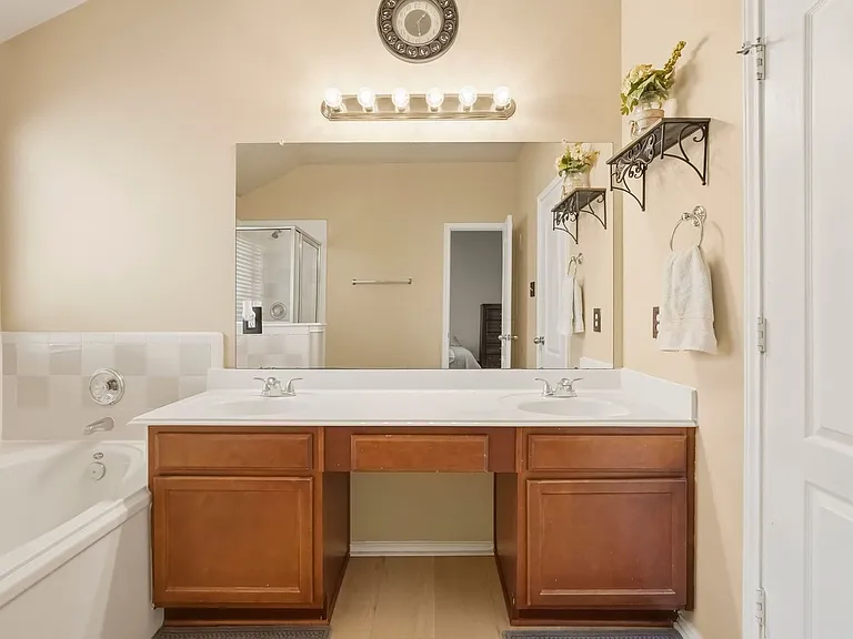 8022 Atwood Hills Ln — Photo 25