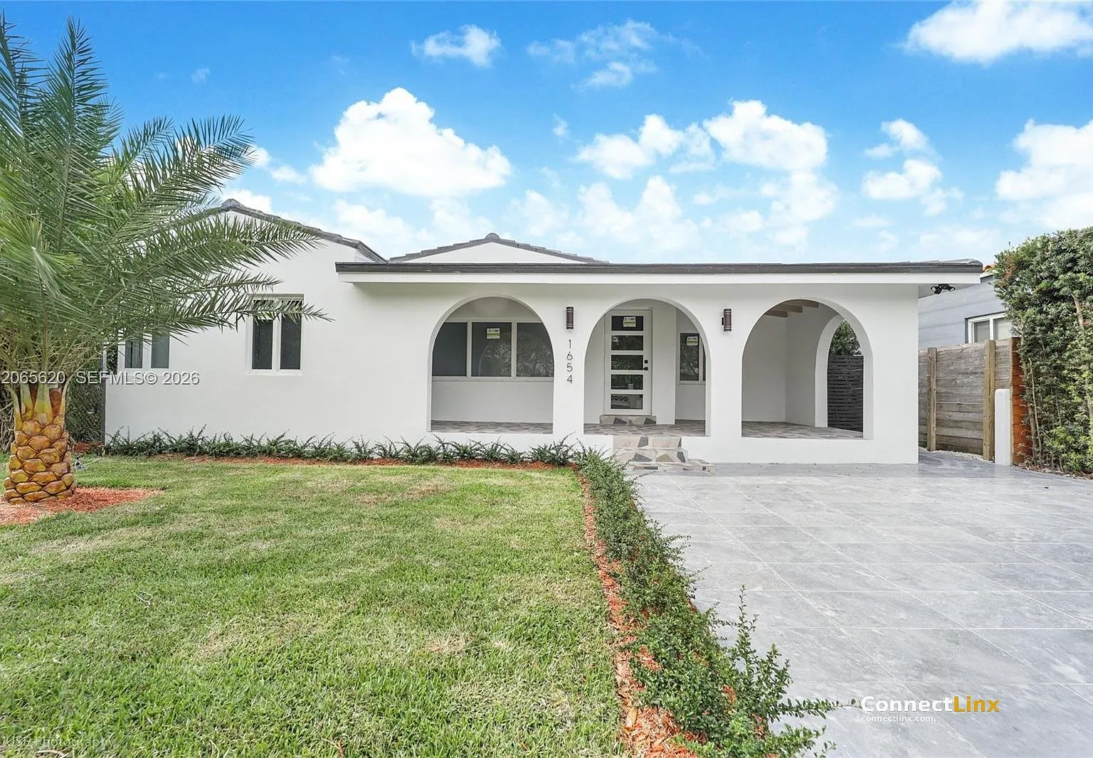3 bed, 3.0 bath, 1500 sqft, $5,500 — Photo 1