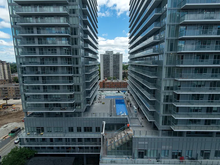 200 Redpath Ave — Photo 99