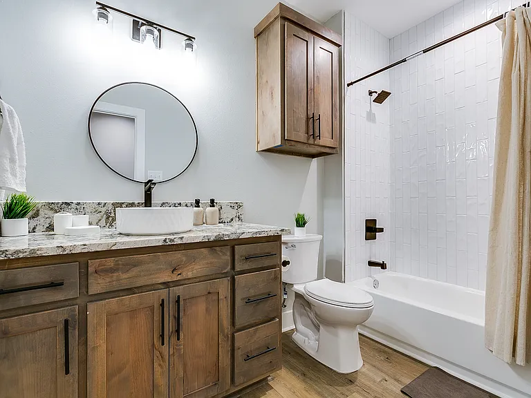 1045 Holiday Dr — Photo 32