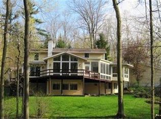 7220 Cardinal Ln, Chagrin Falls, OH 44022