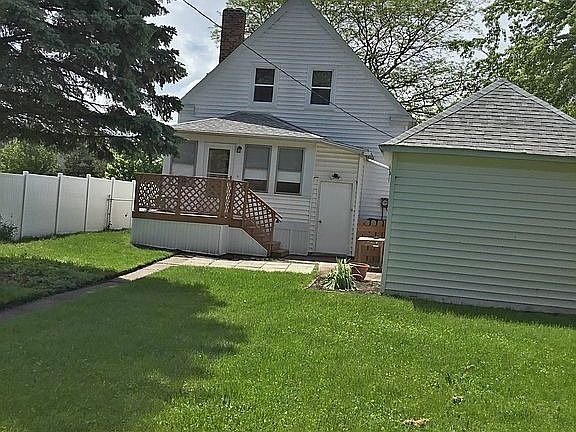 4th image of 484 Cedar St