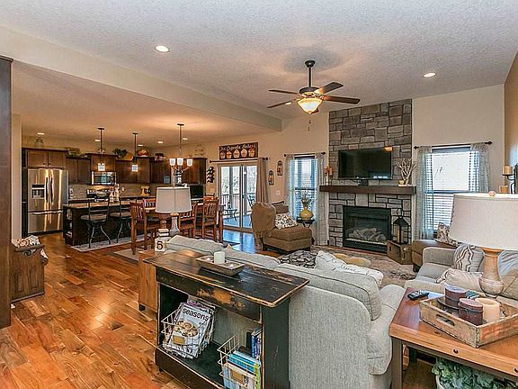 3rd image of 1660 Stone Creek Cir